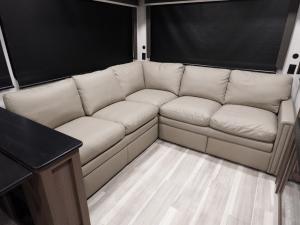 Cougar Half-Ton 26RES Photo