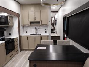 Cougar Half-Ton 26RES Photo