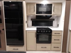 Cougar Half-Ton 26RES Photo