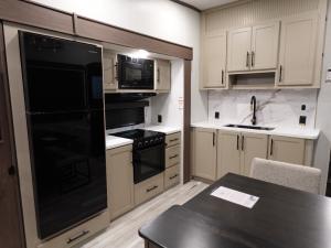 Cougar Half-Ton 26RES Photo