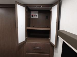 Cougar Half-Ton 26RES Photo