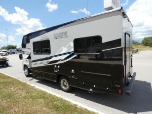 Cross Trail XL 22XG Ford E-350 Photo