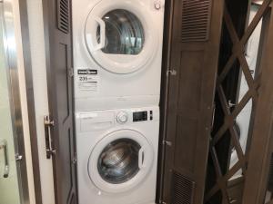 Anthem 44V Photo