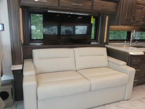 Anthem 44V Photo