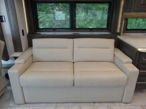 Anthem 44V Photo