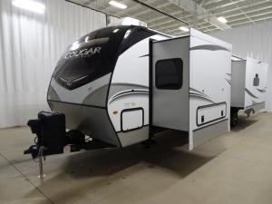 Cougar Half-Ton 33RLI Photo