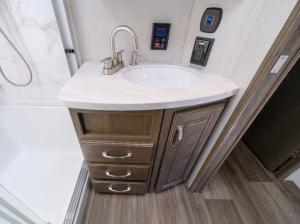Cougar 290RLS Photo