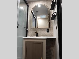 Salem Hemisphere 308RL Photo