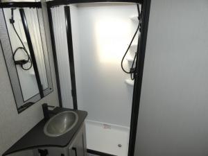 Freelander 21RSS Chevy 4500 Photo