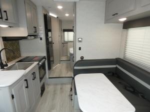 Freelander 21RSS Chevy 4500 Photo