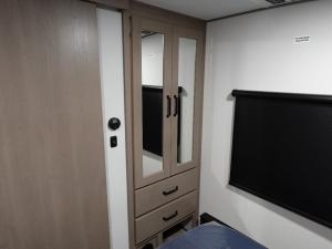 Reflection 100 Series 28RL Photo