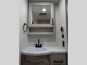 Reflection 100 Series 28RL Photo