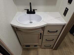 Reflection 100 Series 28RL Photo