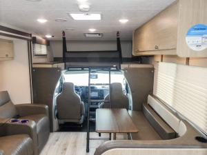 Leprechaun 260DS Ford 450 Photo