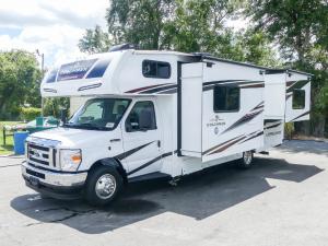 Leprechaun 260DS Ford 450 Photo