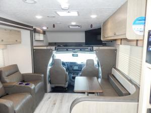 Leprechaun 260DS Ford 450 Photo