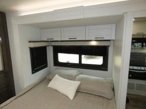 Odyssey 24B Photo