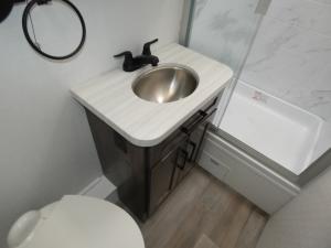 Odyssey 24B Photo