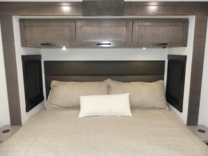 Accolade 37M Photo