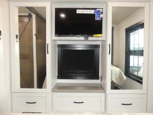 Accolade 37M Photo