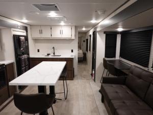Avenger 27REI Photo