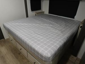 Northern Spirit Ultra Lite 2565FK Photo
