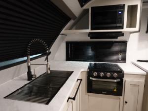 Northern Spirit Ultra Lite 2565FK Photo
