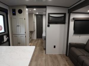 Northern Spirit Ultra Lite 2565FK Photo
