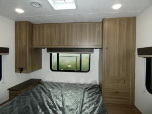 Freelander 27QB Chevy 3500 Photo