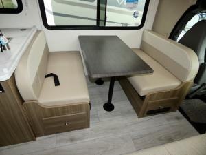 Freelander 27QB Chevy 3500 Photo