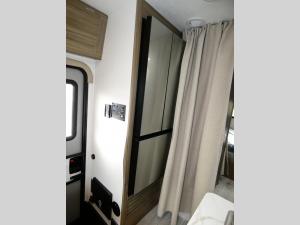 Freelander 27QB Chevy 3500 Photo