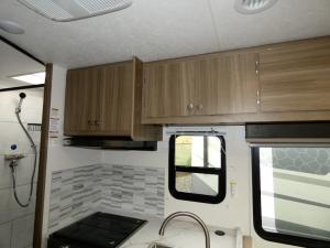 Freelander 27QB Chevy 3500 Photo
