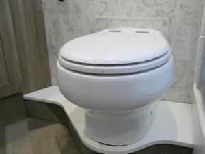 Adventurer 34W Photo
