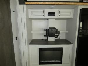 Cougar Half-Ton 34TSB Photo