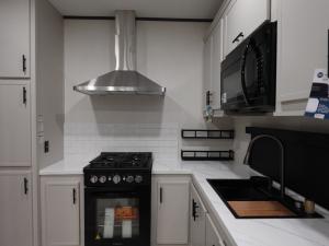 Sanibel 38LAUNDRY Photo