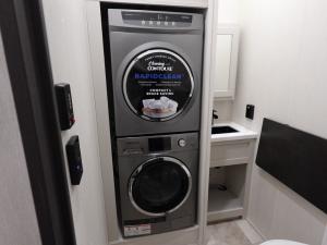 Sanibel 38LAUNDRY Photo