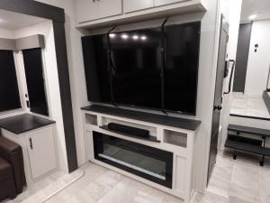 Sanibel 38LAUNDRY Photo