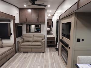 Cougar Half-Ton 26RKE Photo