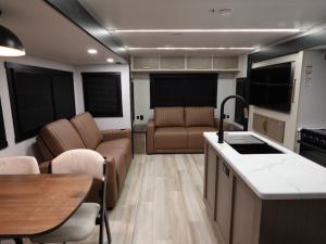 Salem Hemisphere 271RL Photo