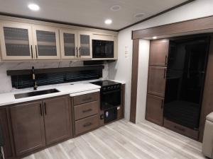 Cougar Half-Ton 26RKE Photo