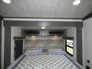 Cougar Half-Ton 30RKD Photo