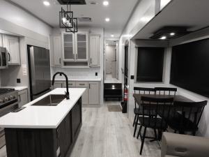 Montana High Country 331RL Photo