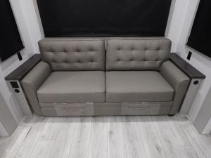 Montana High Country 331RL Photo