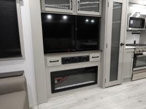 Montana High Country 331RL Photo