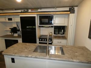Cougar Half-Ton 34TSB Photo