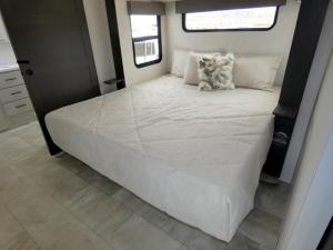 Sanibel 39BUNK Photo