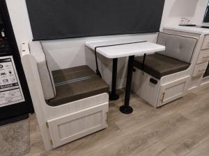 R Pod RP-205 Photo