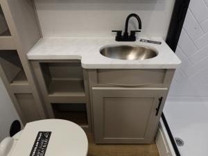 Delta Ultra Lite ML226 Photo