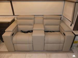 Anthem 44D Photo