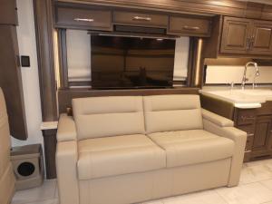 Anthem 44D Photo